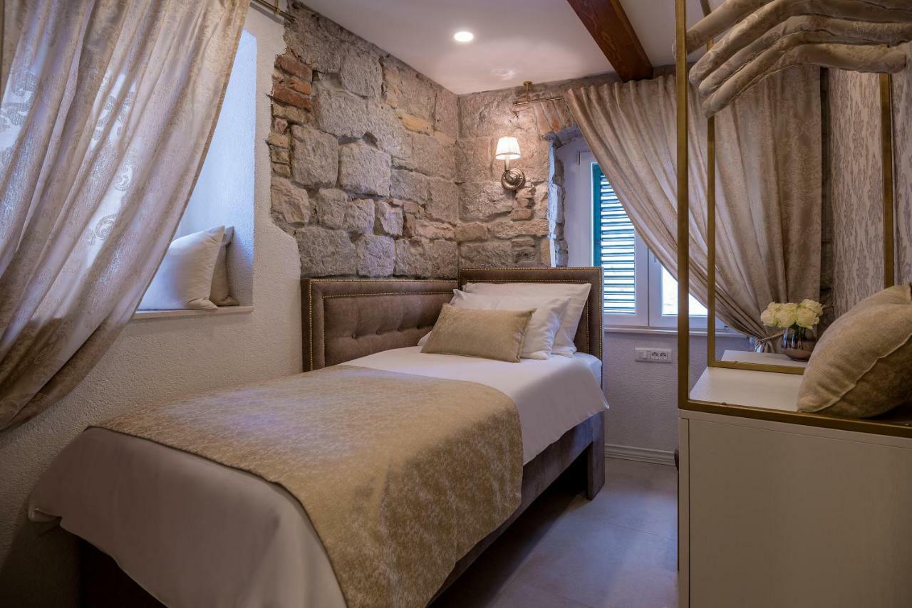 Jupiter Lux Rooms Split Room photo